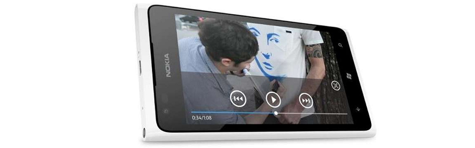 Unboxing of the White Nokia Lumia 900
